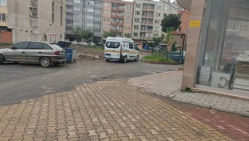 Düşen Kadının Hayatı Tehlikede: 4. Kattan Düşerek Ağır Yaralandı