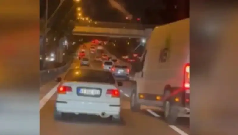 Tuzla’da Makas Terörü: Kaçan Sürücü Tutuklandı, Olayın Perde Arkası!