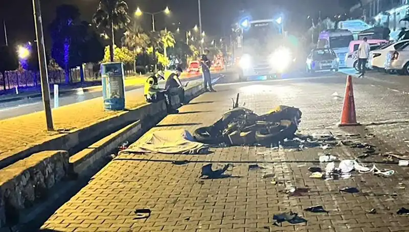 Alanya'da Motosiklet Kazası: Genç Hayatını Kaybetti, İki Kişi Yaralandı