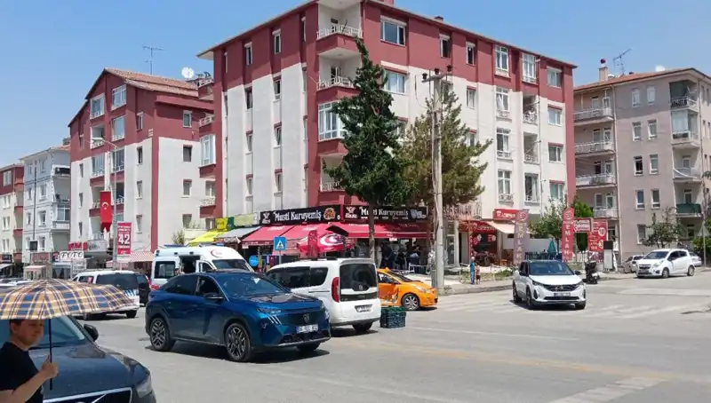 Taksi ve Otomobil Çarpıştı: Kazanın Detayları Herkesin Ağzında!