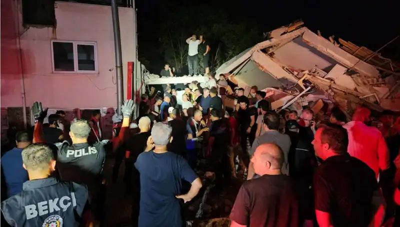 Balıkesir Sındırgı’daki Deprem Korkuttu: 1 Kayıp, 29 Yaralı!