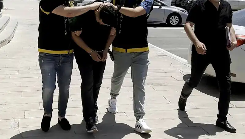 Mezarlıkta Hırsızlık Yapan Suçlu Renkli Görüntülerle Yakalandı!
