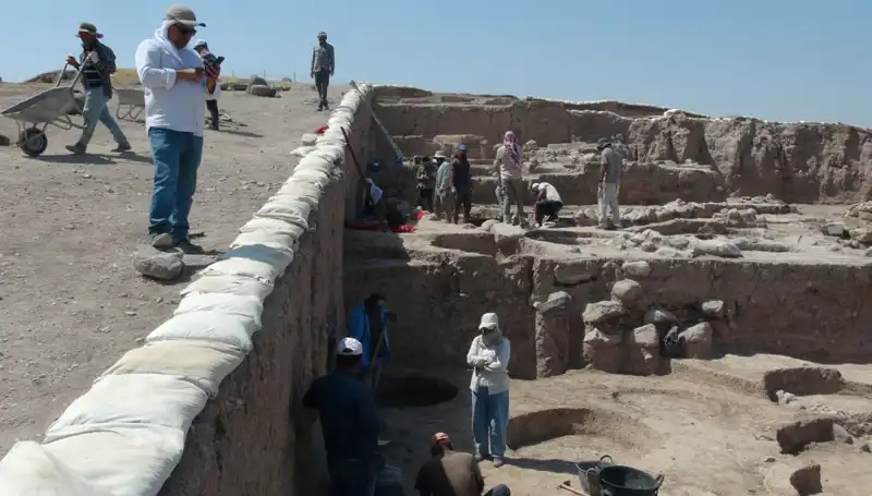 Oylum Höyük Kazıları: Sıcak Havalar Fark Etmiyor, Tarih Gün Yüzüne Çıkıyor!