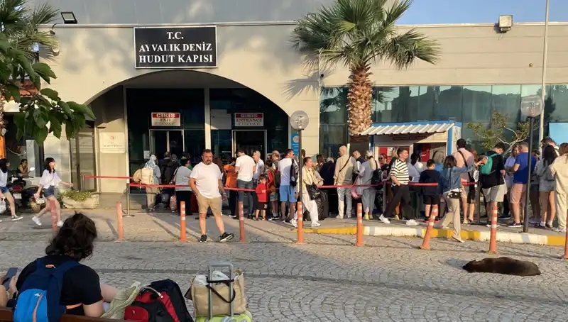 Bayramda Midilli Adası'na Yoğun İlgi: Tatilciler Akın Etti!