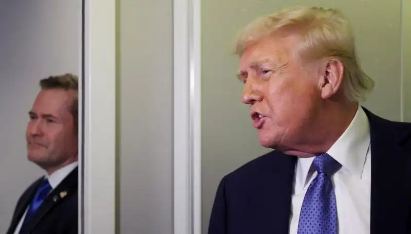 Trump, Mike Waltz'u Görevden Alarak Sözlerini Sızdırdı mı?
