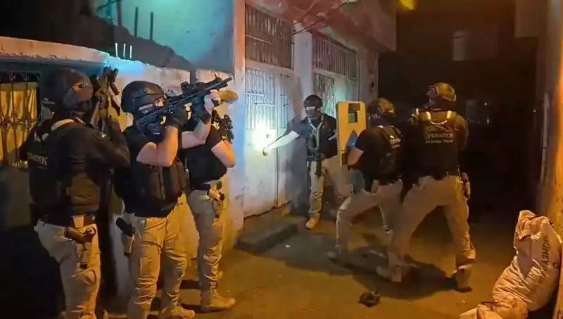 İstanbul’da DAEŞ Operasyonu: 18 Kişi Gözaltına Alındı, Terörle Mücadele Sürüyor!