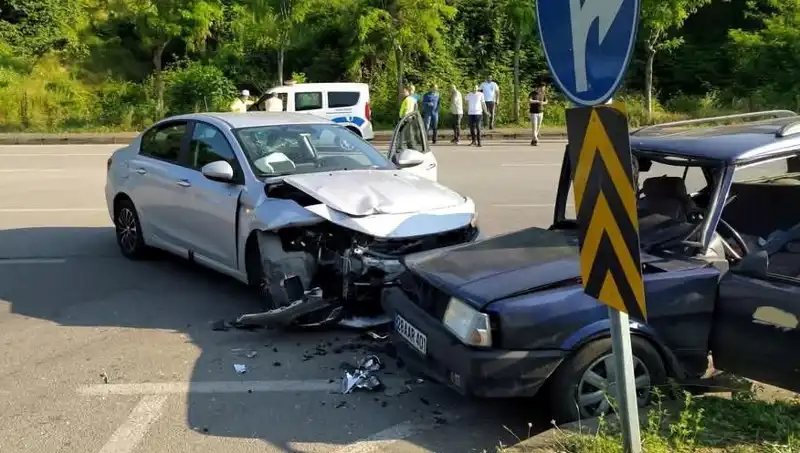 Görele'de Feci Kaza: Sürücü Araç Camından Fırladı, Sonrası Şok!