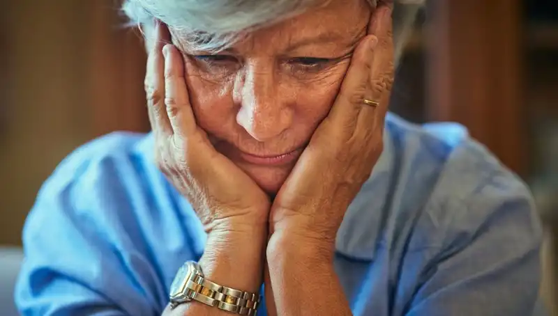 40'lı Yaşlarında Alzheimer Tanısı: Stres Mi Yoksa Hastalık mı?