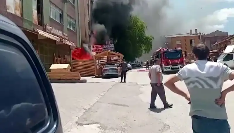 Ankara'da İş Yerlerinde Korkutan Yangın: Neler Yaşandı?