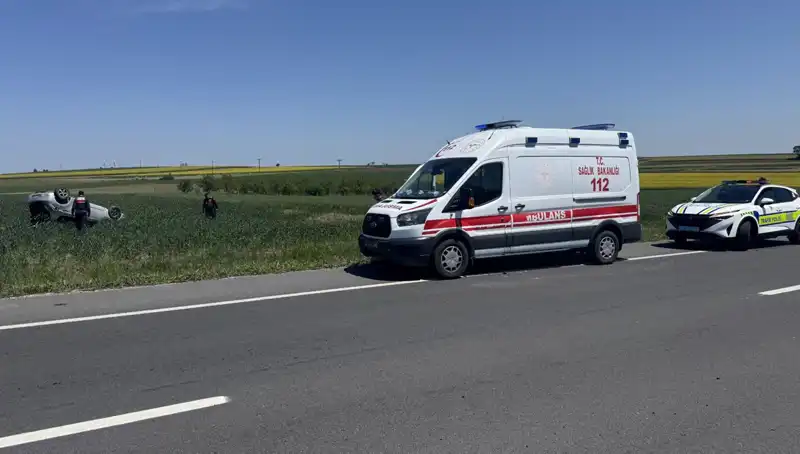 Edirne'de Otomobil Devrildi: Sürücü ve Eşi Yaralandı!