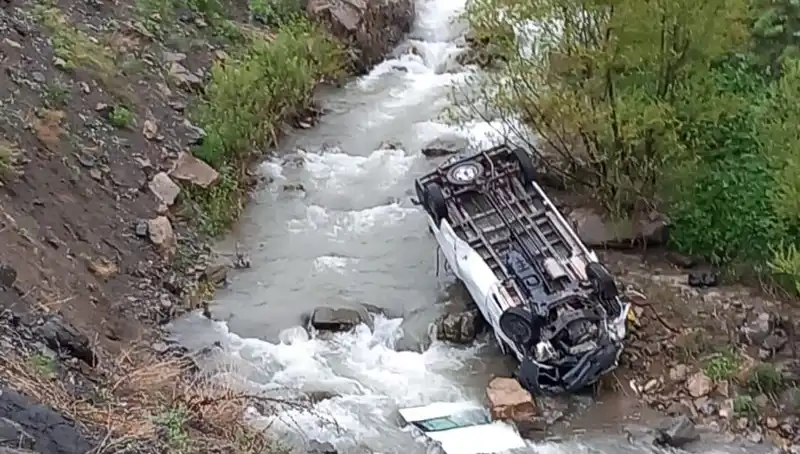 Hakkari’de Minibüs Kazası: 2 Kayıp, 3 Yaralı, Acı Dolu Anlar