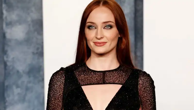 Sophie Turner’ı Kızdıran Yorum: Game of Thrones Yıldızı Tepkisini Gösterdi
