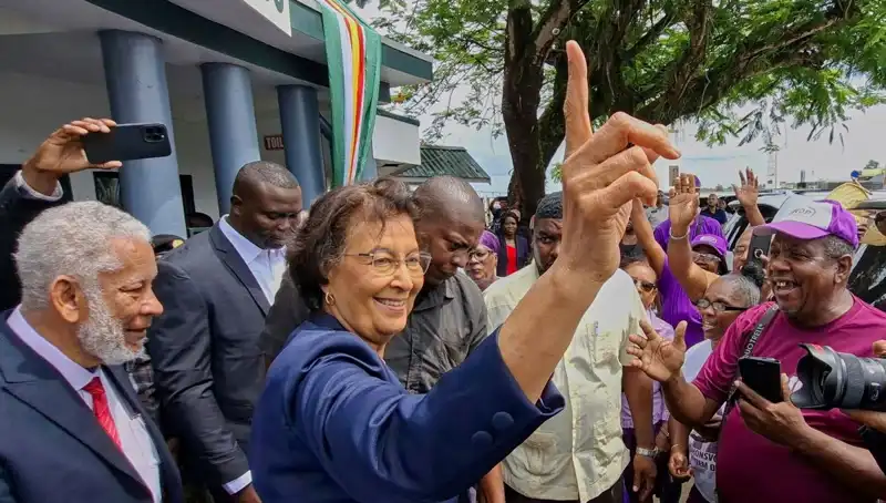 Surinam Tarihinde Bir Dönüm Noktası: İlk Kadın Devlet Başkanı Seçildi!