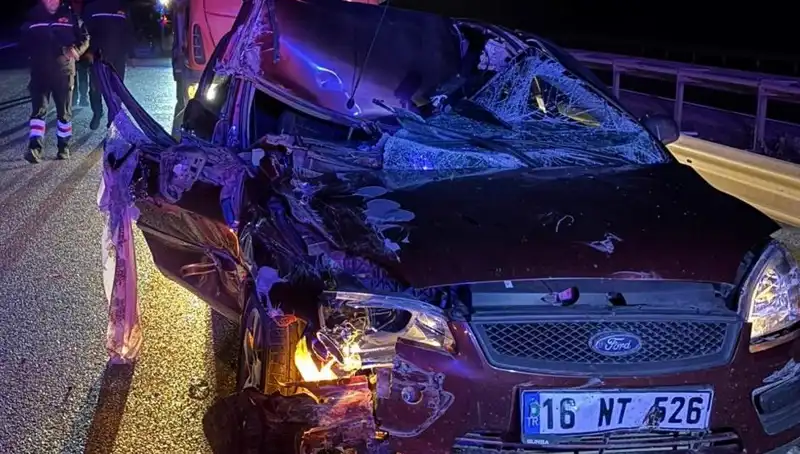 Afyonkarahisar’da Korkunç Kazada Otomobil ile TIR Çarpıştı: 4 Yaralı