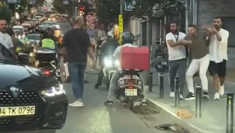 Nişantaşı’nda Yol Verme Kavgası: Kadına Sopa ile Saldırı İddiası