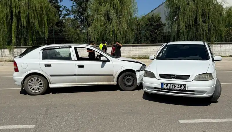 İki Otomobil Çarpıştı: Son Dakika Gelişmeleri ve Yaralıların Durumu