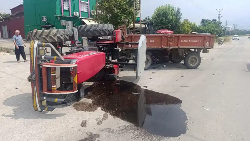 Otomobille Çarpışan Traktör Devrildi: Dikkat Çeken Kazada İki Kişi Yaralandı