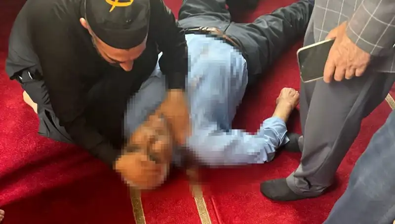Camide Namaz Kılarken Bıçaklanan Adamın Gizemi Çözüldü!