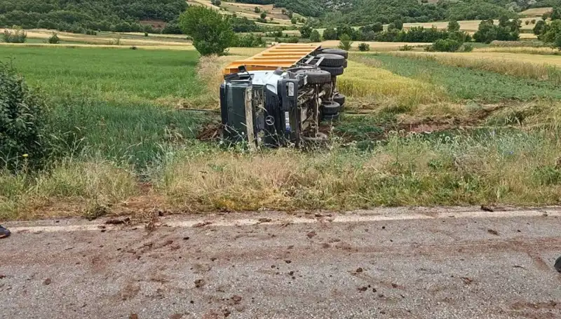 Tokat'ta Feci Kaza: Devrilen Kamyonun Şoförü Hayatını Kaybetti