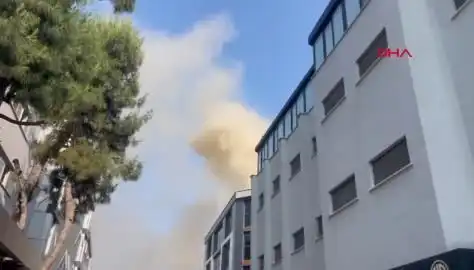 İstanbul'daki 4 Katlı İş Merkezinde Yangın: Durum Nedir?