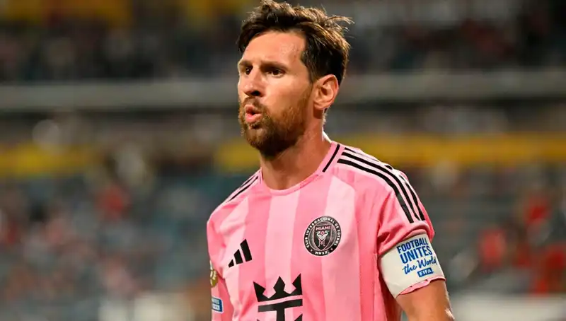 Messi'nin Takımı Beraberlikle Başladı: Direkten Dönüş Hikayesi