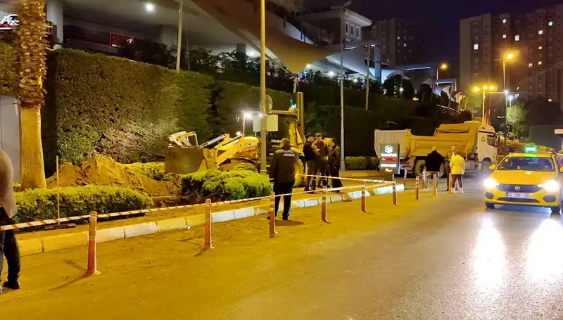 Alışveriş Merkezi Girişinde Doğalgaz Paniği: Güvenlik Önlemleri Artırıldı