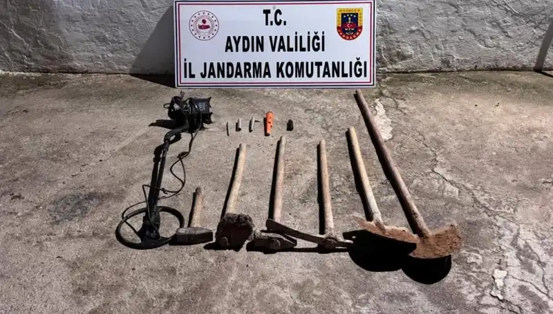 Aydın'da Kaçak Kazı Yapan 5 Kişi Suçüstü Yakalandı: Büyük Hazine Paniği