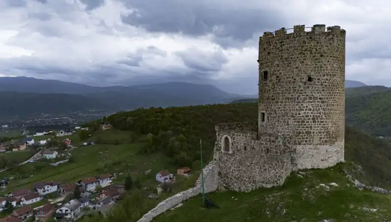 Sokolac Kalesi: Bosna Hersek'teki Tarihin İzlerini Taşıyan Bir Zaman Tanığı