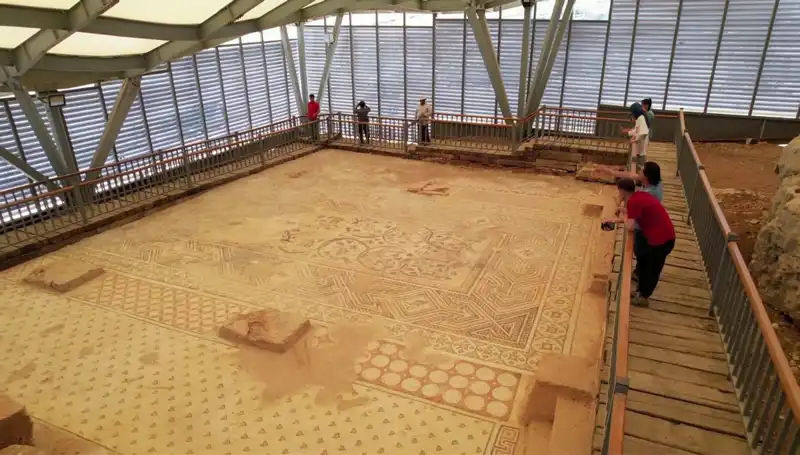 Restore Edilen 'Cennet Bahçesi' Mozaiği Ziyarete Açıldı: Kültürel Bir Hazinenin Canlanışı