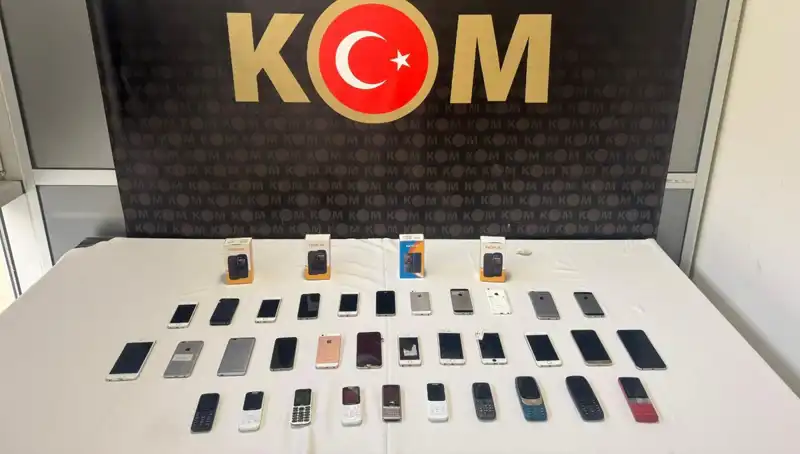Gümrük Kaçağı Telefonlar Ele Geçirildi: 37 Cihaz Ülkeye Girmeden Yakalandı