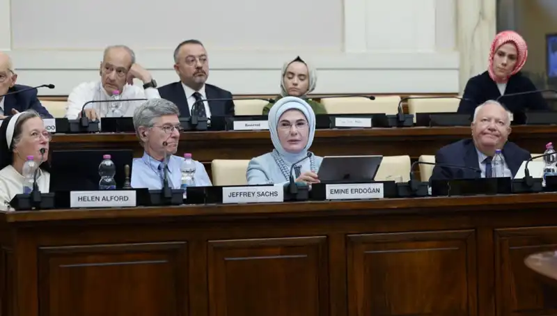 Emine Erdoğan, Vatikan'da Dünya 5'ten Büyüktür Mesajı Verdi